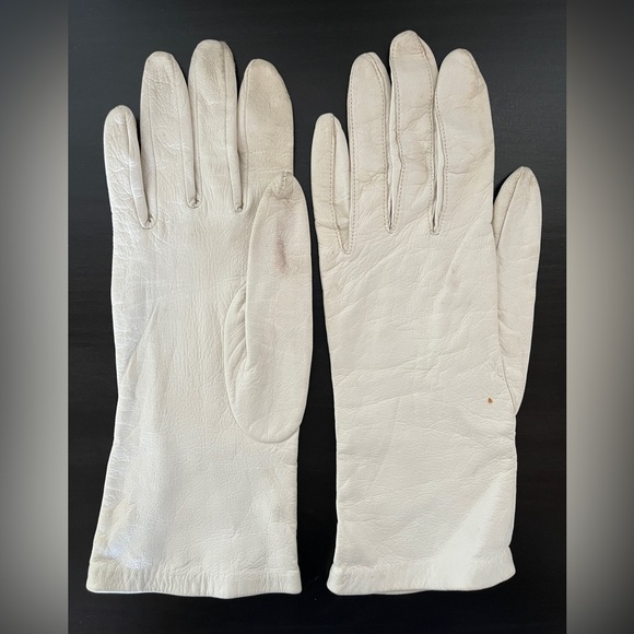 Vintage 1960’s White Gloves - Picture 3 of 5
